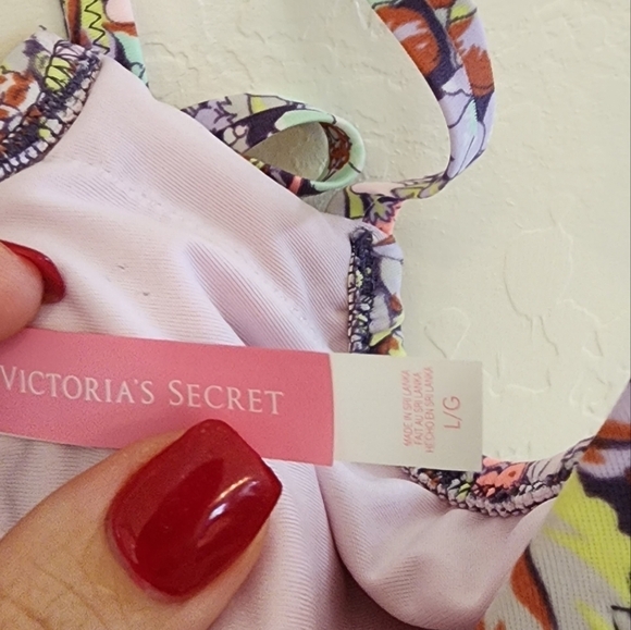 VICTORIA'S SECRET front close purple bikini top Floral - Picture 5 of 6